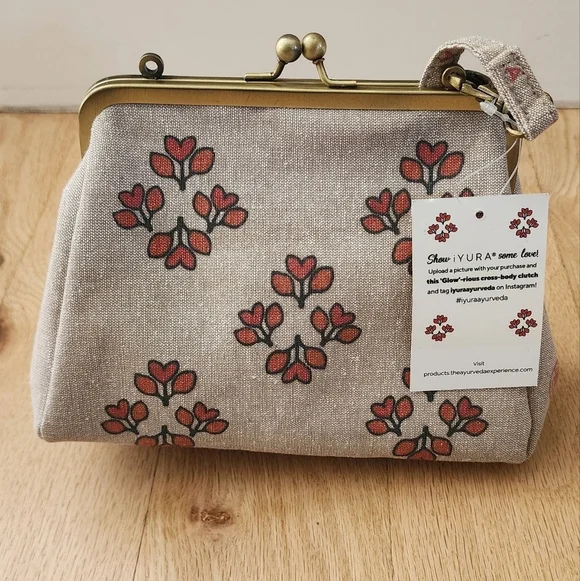 Iyura small clutch hand purse New - Picture 1 of 8